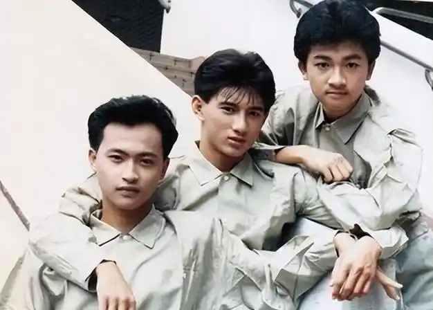 30张绝版明星罕见老照片,张张都是我们青春的记忆|成龙|王祖贤|钟楚红