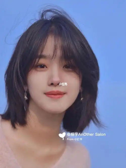 打理的锁骨发,非常简约但是充满时尚感的发型设计7815适合所有