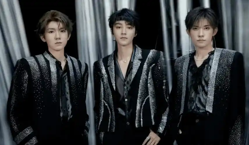 tfboys十周年演唱会上的易烊千玺,每一帧都好好看!十周年快乐!