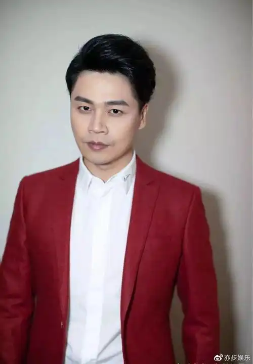 38岁沈涛二度入院,敬业且搏命录影身体透支严重,神秘娇妻罕曝光