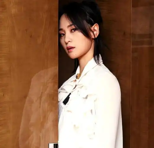 38岁未婚未育的"超女"周笔畅,竟然一夜之间宣布了什么大决定?