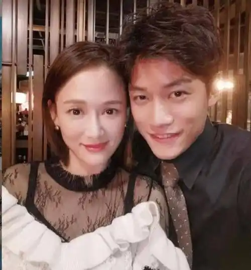 陈乔恩晒男友视角美照,嘟嘴卖萌超可爱,艾伦第一时间点赞好甜蜜_照片