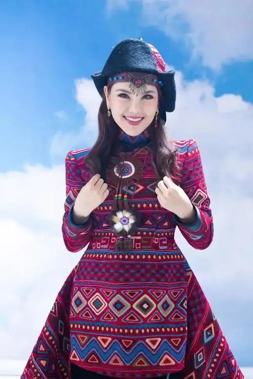 后来,由于乌兰托娅和经纪公司产生了分歧