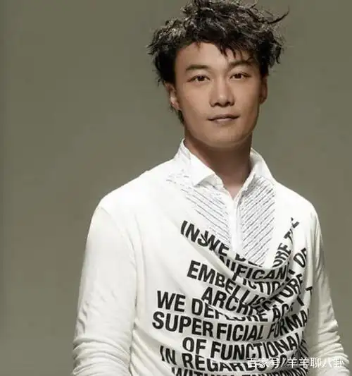 陈奕迅说他当年是校草,原以为是玩笑,看到他年轻时的旧照我信了