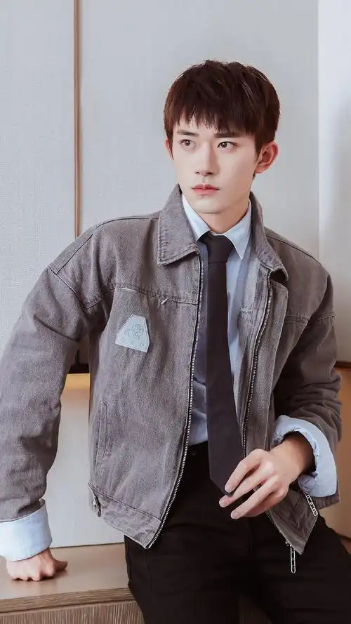 易烊千玺帅气阳光迷人写真