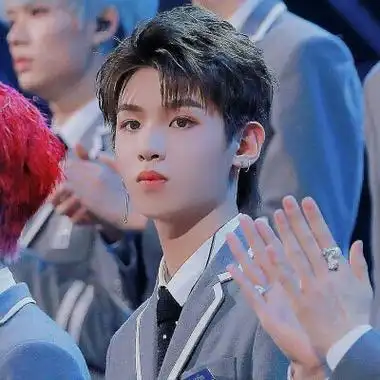 justin黄明昊头像.