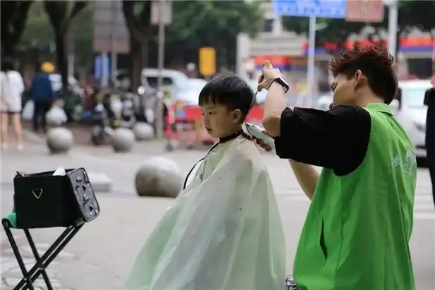 大参林会员服务日,到店即可享受免费理发服务