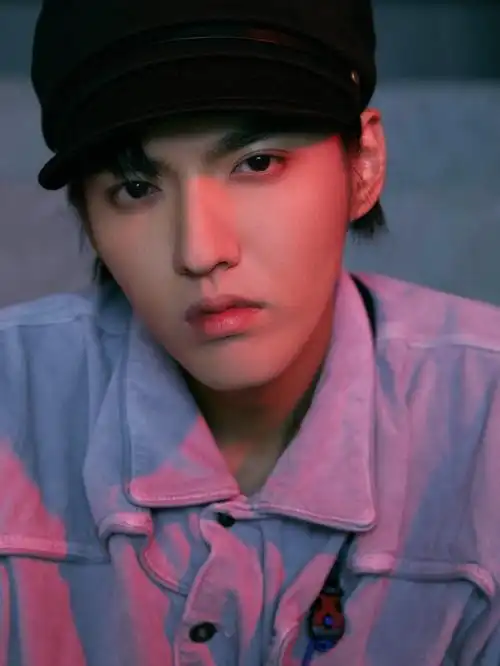 吴亦凡下巴照片