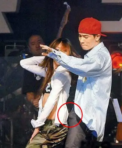 见美女起色心 男星情不自禁激凸