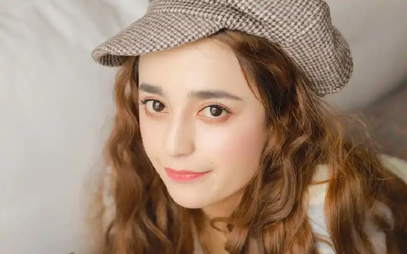 混血美女清新灵动写真桌面壁纸