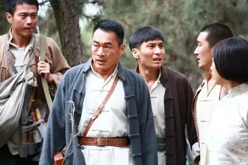 抗战题材的电视剧烽火双雄天津影视频道正在热播