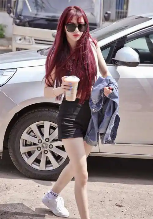 原创孔雪儿是首个拥有直线腿的女生短裤常年只穿15厘米无敌撩人