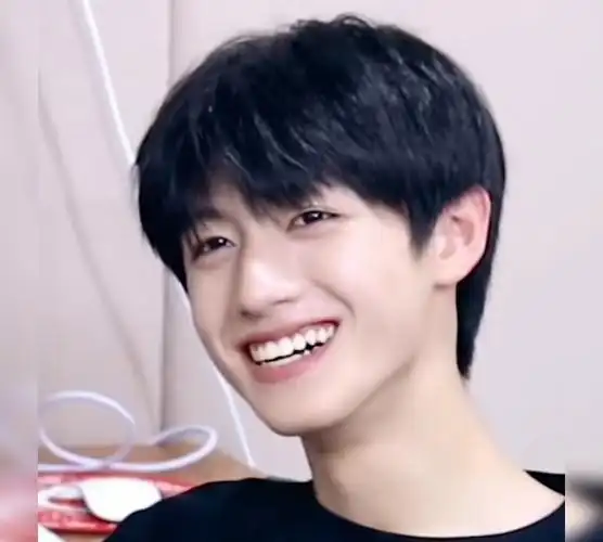 【朱志鑫】怎么会有素颜如此好看的人啊