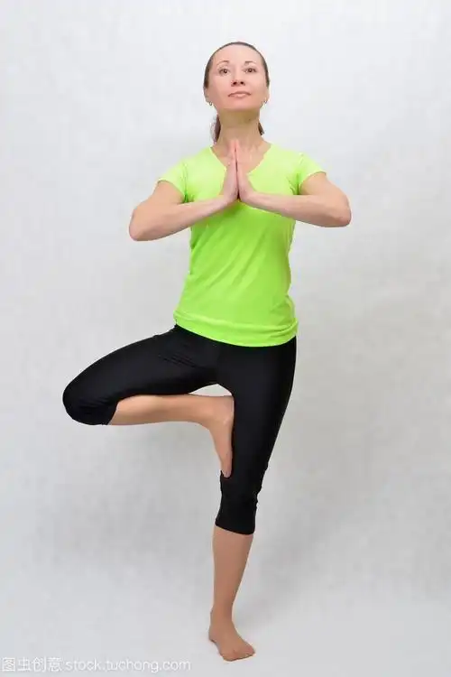 健身完背部拉伸动作 健身背部拉伸动作