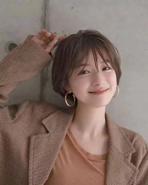 试试这些短发发型,让你一秒变「精灵」_个性_女生_层次感