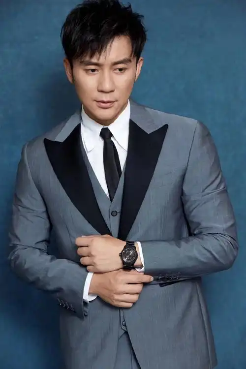 李晨沉稳绅士写真图片