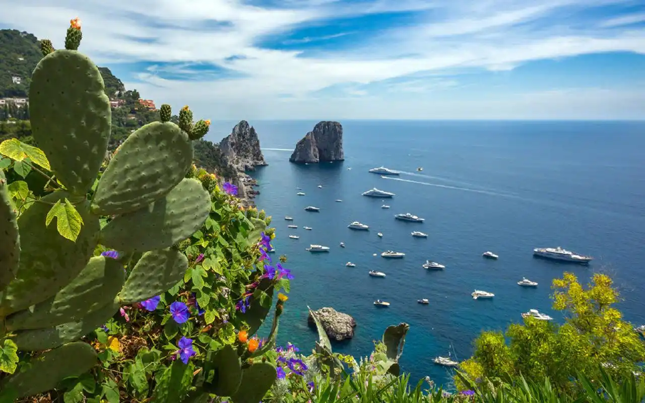 蔚蓝的大海风景图片桌面壁纸