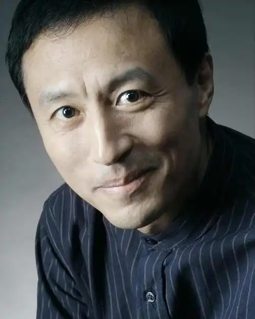 回顾王洛勇曾是胡歌恩师独闯美国16年感激19岁嫁给自己的丁宁