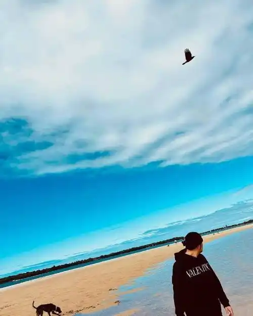 周杰伦晒海边照给新歌打call##周杰伦晒海边照