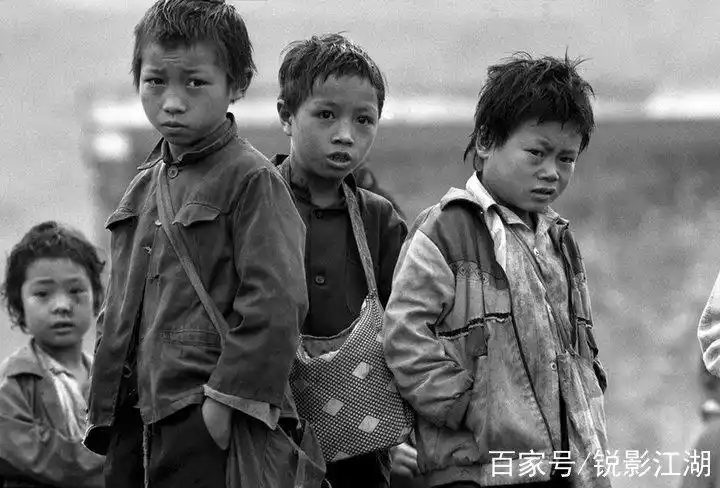 黑白老照片 上世纪90年代初中国农村学校的那些孩子们