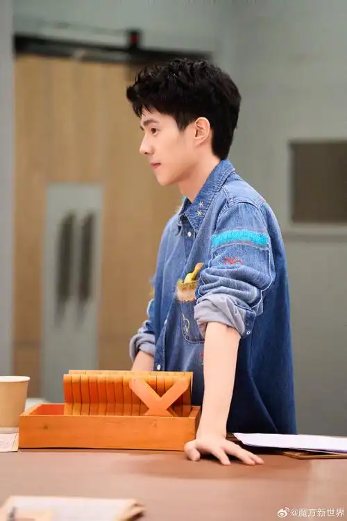 世界超前聚会#高清剧照】  #魔方新世界#系统已识别玩家@刘昊然turbo!