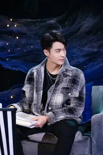 张艺兴舞蹈风暴化身长沙话推广大使频爆金句综艺感十足