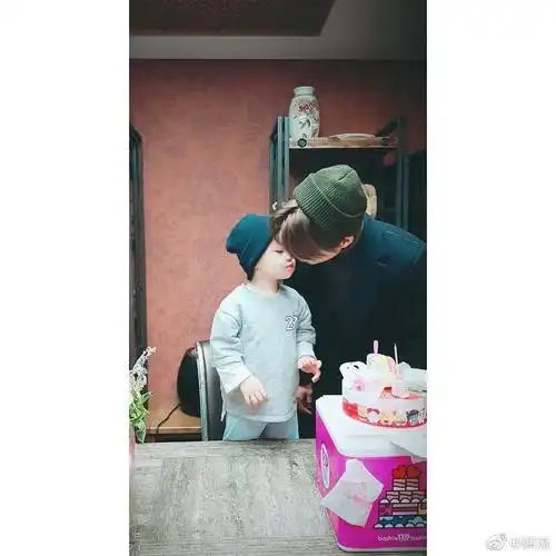 各种bobo照真的很多的金钟仁,但是bobo对象仅限小孩子哦!