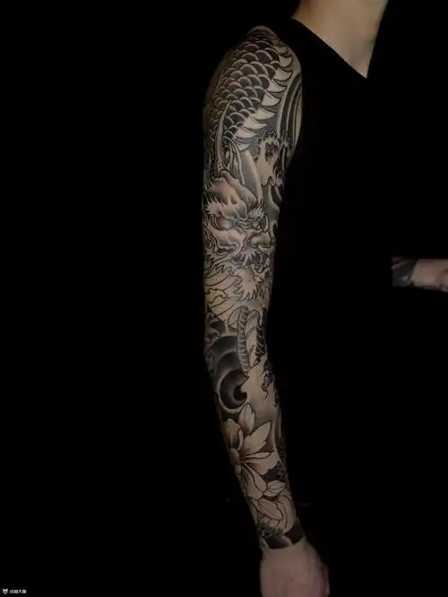 花臂龙二次黑灰上色