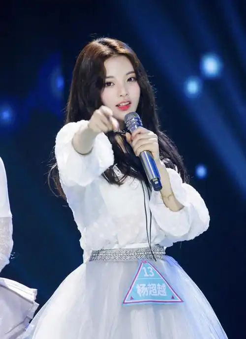 原创杨超越出道前爆料出女团的黑幕,网友们:你信吗?