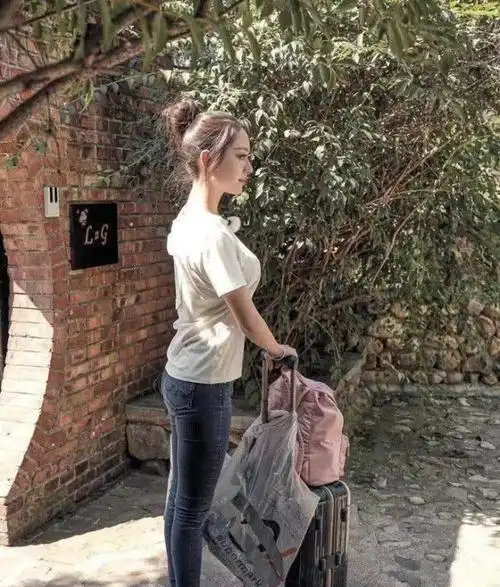 郎朗老婆吉娜身材好生猛完美的堪比芭比娃娃让人羡慕极了