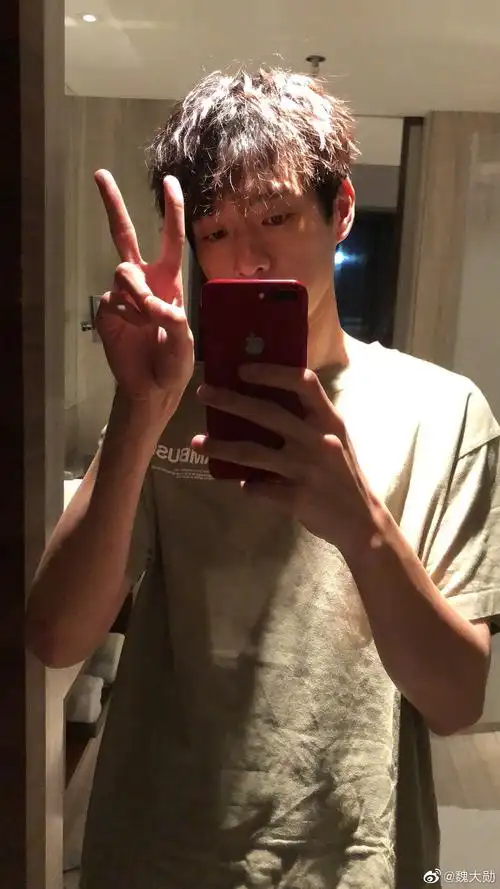 最近傻乎乎的比耶自拍