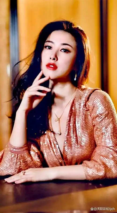 朱珠,中国内地80后女演员,双语主持人