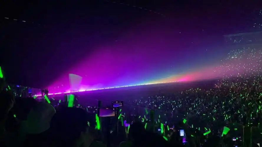 手捧玫瑰花的小王子@tfboys-王源 浪漫表白🌹🌹