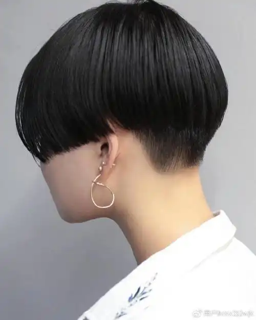 今日流行新风尚:后脖起发脚的女士短发|短发|发型|女士_新浪新闻