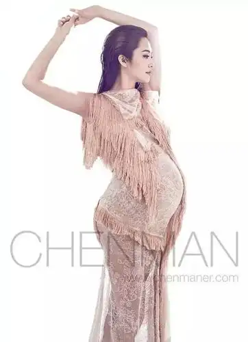 点击"阅读原文" 查看海报网wap站,更多最新时尚穿搭,明星潮流第