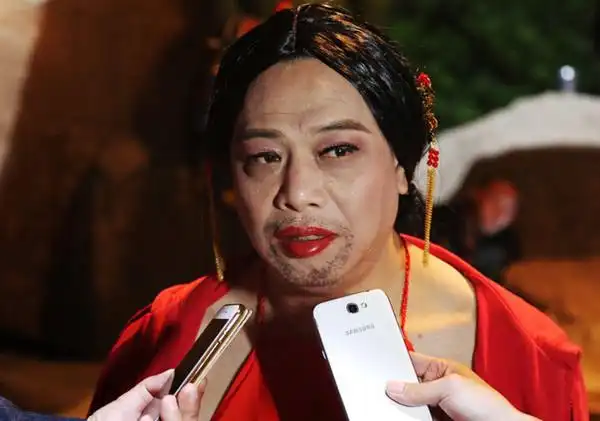 千万富翁被周星驰设计演如花,结果火得一塌糊涂,成了经典