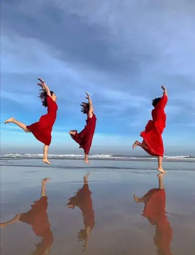 红衣女子(海南三亚)