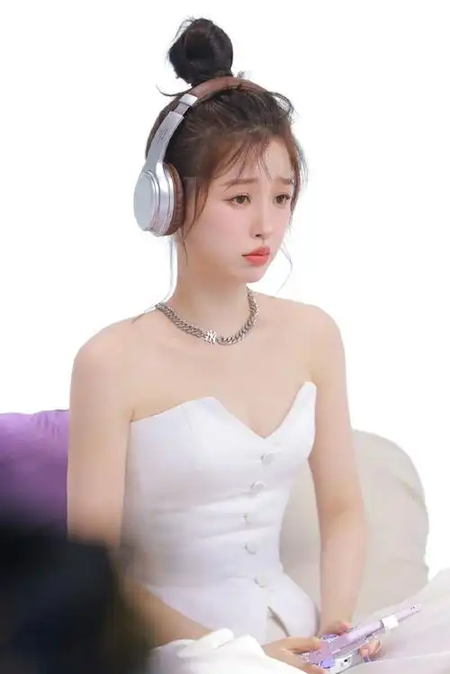 虞书欣居家丸子头发型##虞书欣水光肌妆容