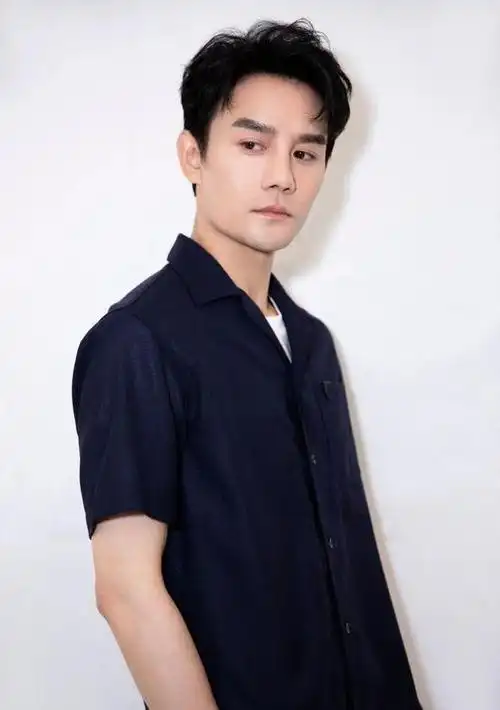 事实证明,不拍戏就"销声匿迹"的王凯,已过上了自己理想的生活