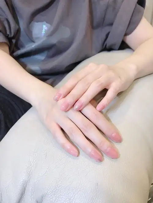 冰透美甲短指甲显白百搭渐变透色巨好看