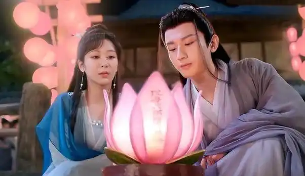 杨紫成毅新剧同时播出,从以往在荧屏上饰演情侣的角色转变为对手