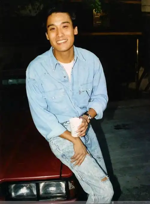 哥哥周星驰,92版《家有喜事》哥哥同张学友,梁家辉附一张梁家辉,年轻