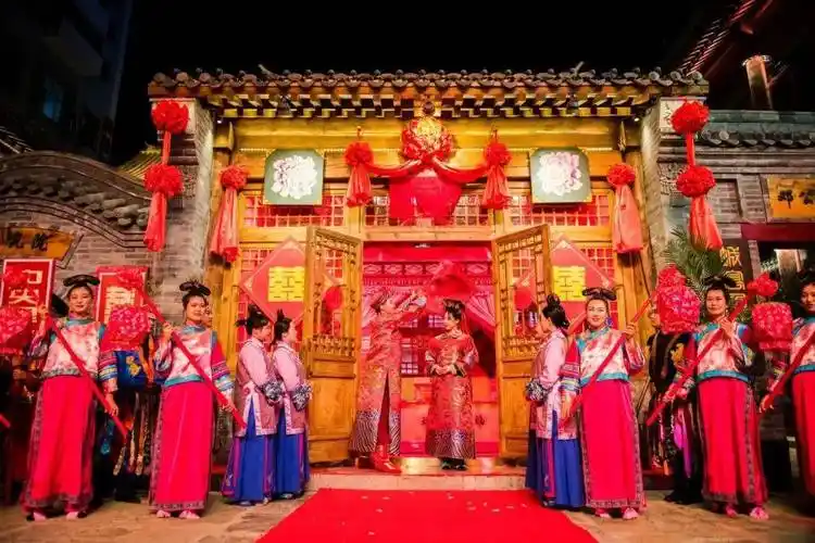 火爆中街的"百人大型满族民俗婚礼展演",每周五都将精彩上演!