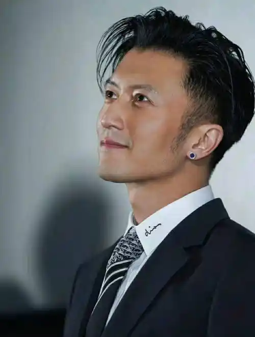 "人间清醒"谢霆锋,会让多少中国娱乐圈的年轻明星""?