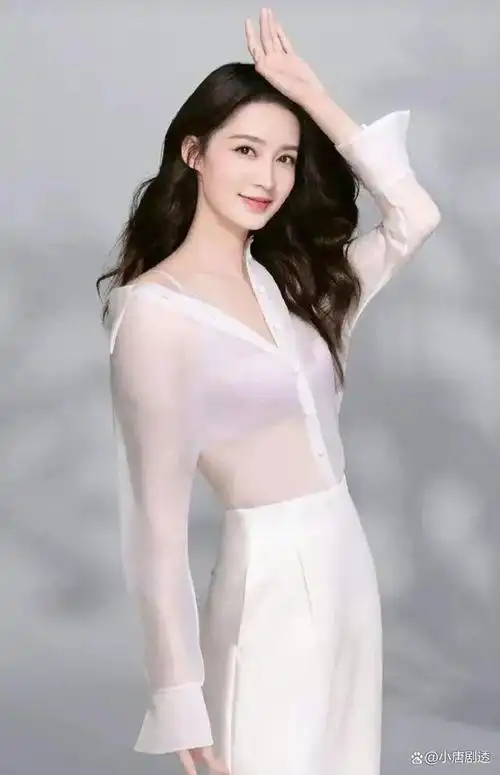 李沁#自小学习昆曲的李沁,是娱乐圈气质很特别的女演员.