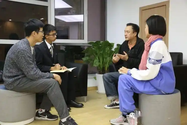 记=学生记者团程=程永新记《收获》作为国家级的一流文学期刊,您对这