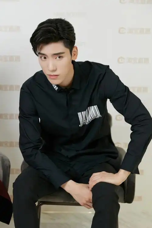 王子异黑色衬衣帅气活动照图24