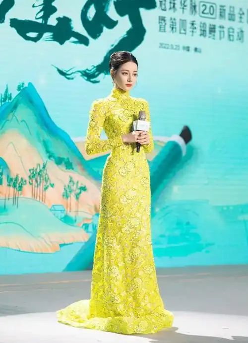 来看迪丽热巴红毯礼服造型合集果然时尚的完成度还是靠脸