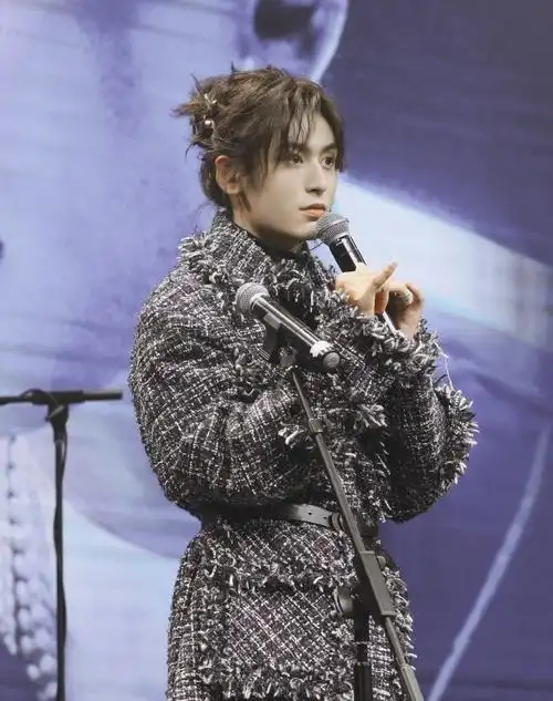 张哲瀚绝美长发图片他真的好好看啊