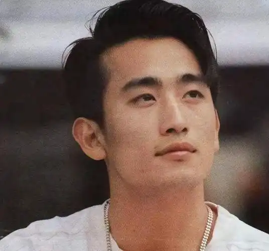 在早期的韩剧中,男主角们的颜值一直是观众们津津乐道的话题.